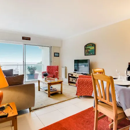 Privila¨ge Apartament