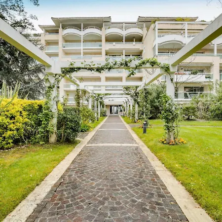 Privila¨ge Apartament *